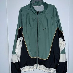 Men’s Nike lightweight windbreaker performance jacket